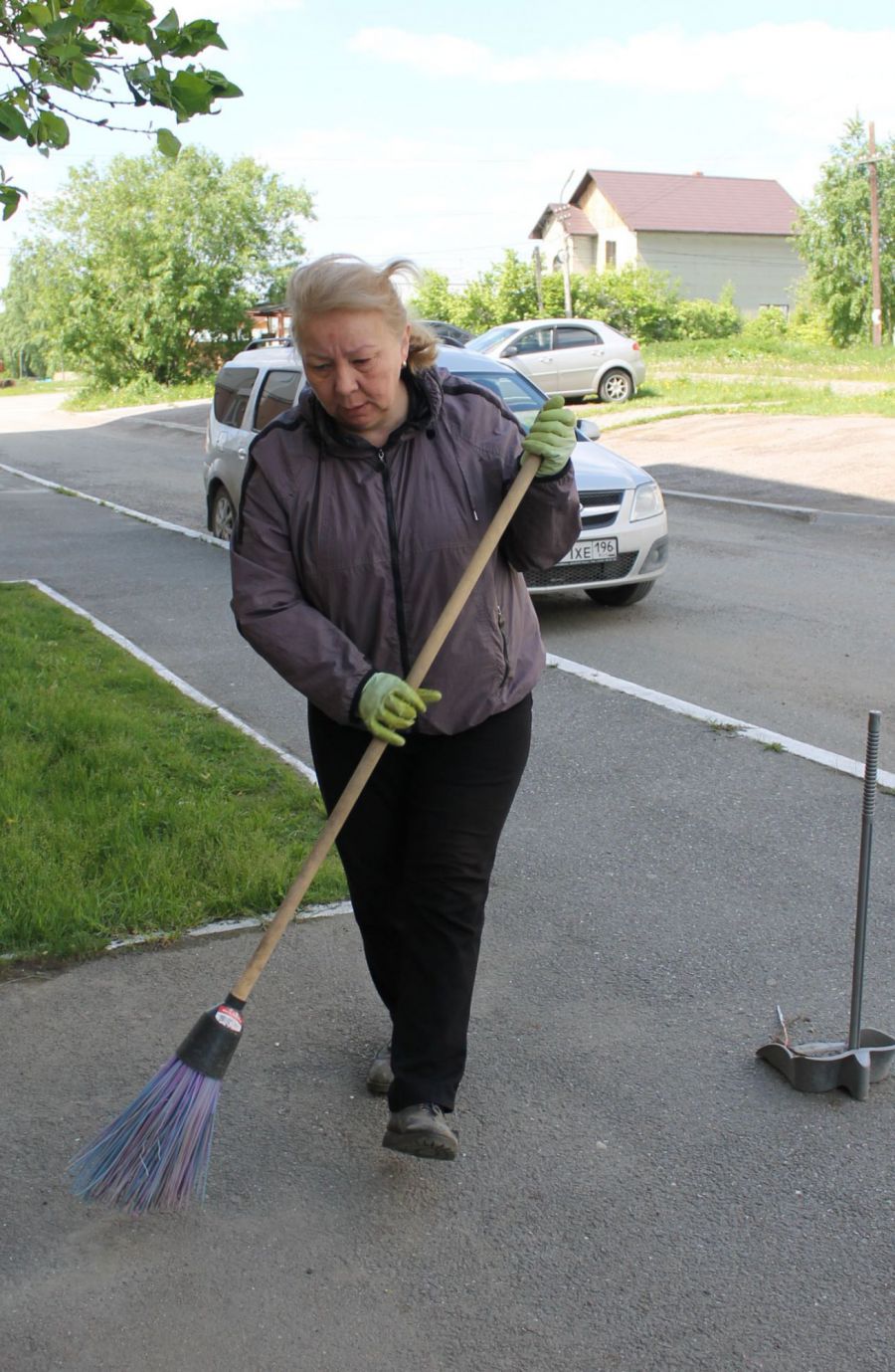 Славим человека труда. Не стыдно дворником работать, стыдно не работать -  Новости муниципалитетов Свердловской области - Информационный портал  Свердловской области